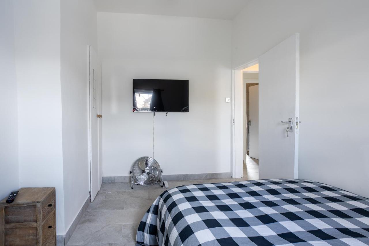 4 Bedroom House With Garden, Parking & 3 Mins Walking Distance From Train Station London Ngoại thất bức ảnh