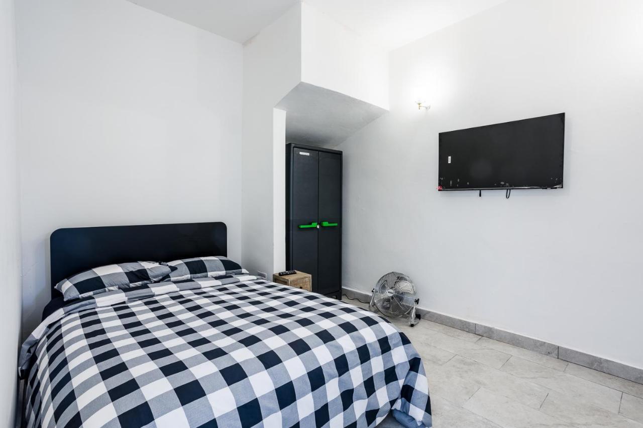 4 Bedroom House With Garden, Parking & 3 Mins Walking Distance From Train Station London Ngoại thất bức ảnh